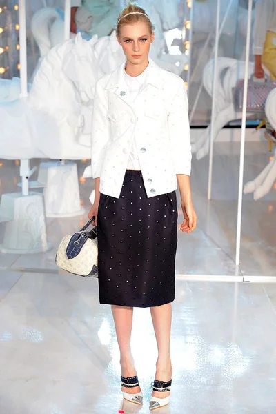 Look 19